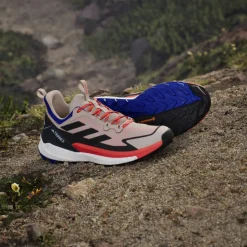 Chaussures de Fast Hiking adidas Terrex Free Hiker 2 Low Wonbei Cblack Seimor