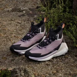 Chaussures de randonnée adidas Terrex Free Hiker 2 Gore-Tex W Preloved Fig Silver Dawn Aurora Black