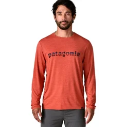 Tee-shirt de rando Patagonia M's L/S Capilene® Cool Daily Graphic 73 Text Logo Potters Red X Dye