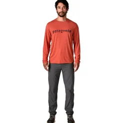 Tee-shirt de rando Patagonia M's L/S Capilene® Cool Daily Graphic 73 Text Logo Potters Red X Dye